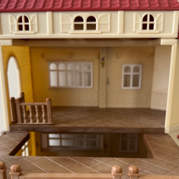 Calico Critters Charming Red Roof Dollhouse - Picture 9 of 16